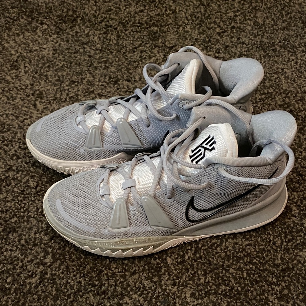 Nike Kyrie 7 TB Promo in Wolf Grey